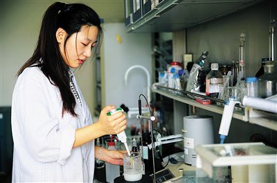 12位高級(jí)專家棄官?gòu)难?追求學(xué)術(shù)理想的背后